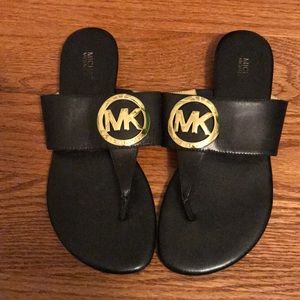 Black Michael kors flip flops size 6